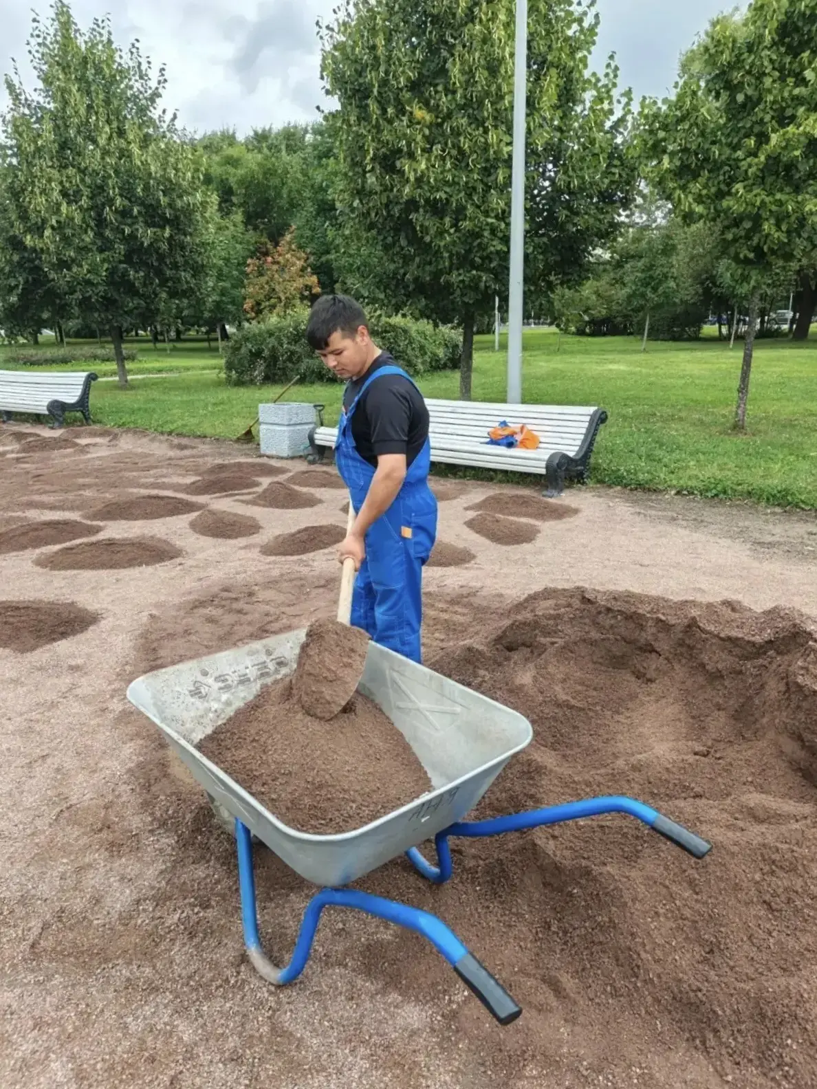 🌿 Традиция, которая продолжается: обновляем набивные дорожки в Московском районе