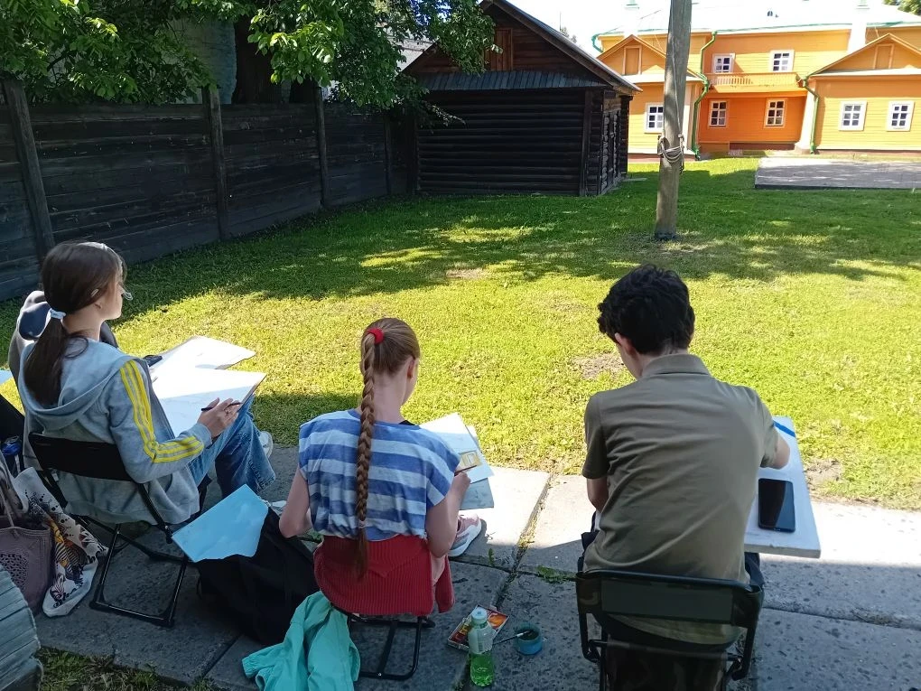 🌞🌿Город как холст: наши юные художники на пленэрах!

Лето — время выходить за пределы учебных клас