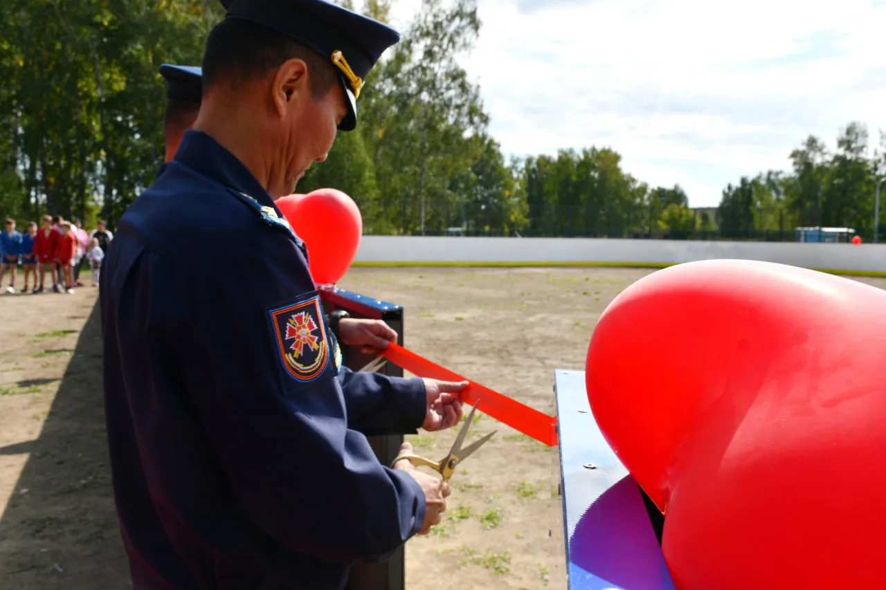 🇷🇺 Спорт приходит в малые населённые пункты: новая хоккейная коробка открыта под Ново...