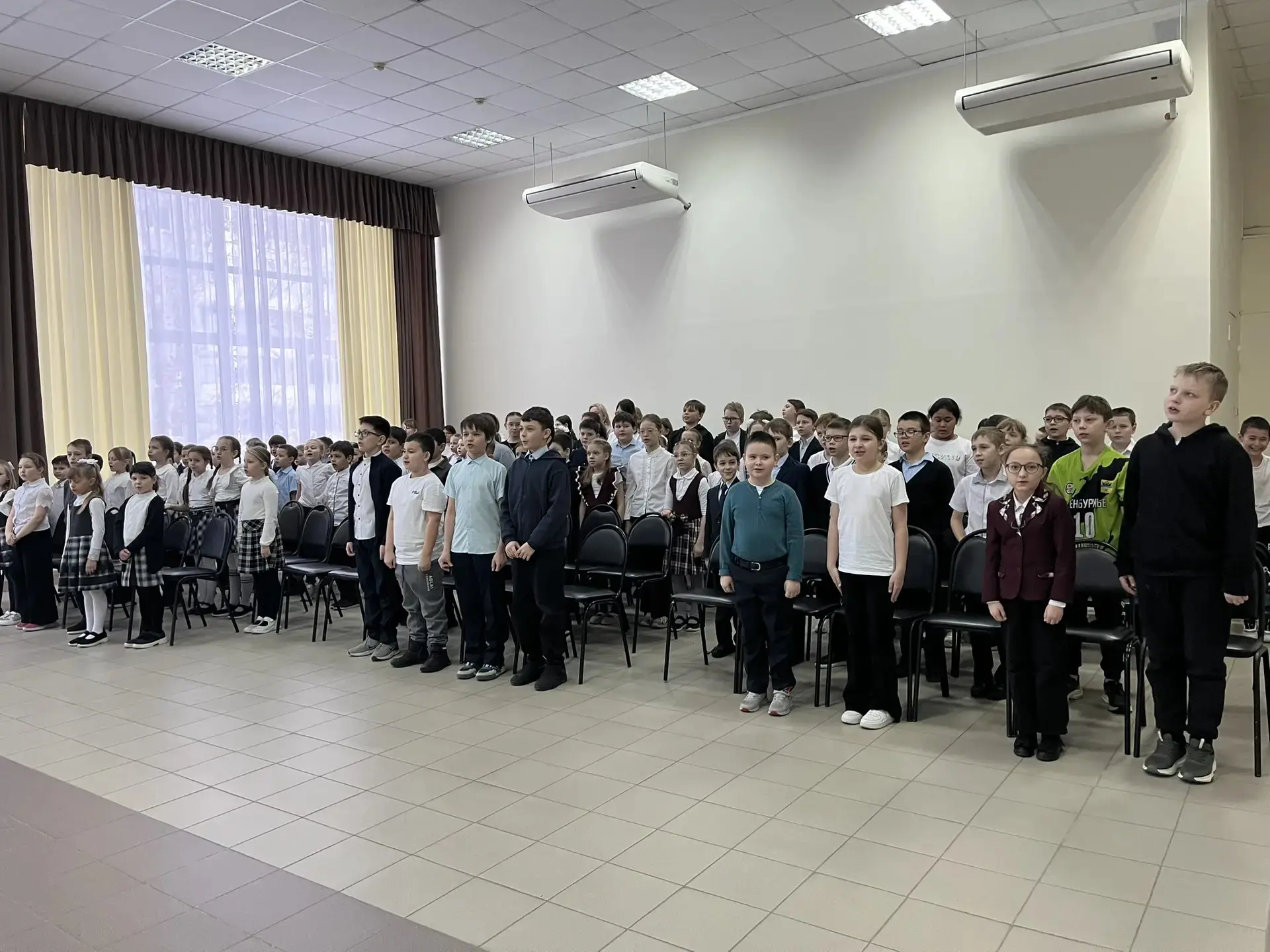 💥На «Разговорах о важном» ученики 3 «З» и 3 «Д» классов погрузились в историю праздника 8 марта.  Ре