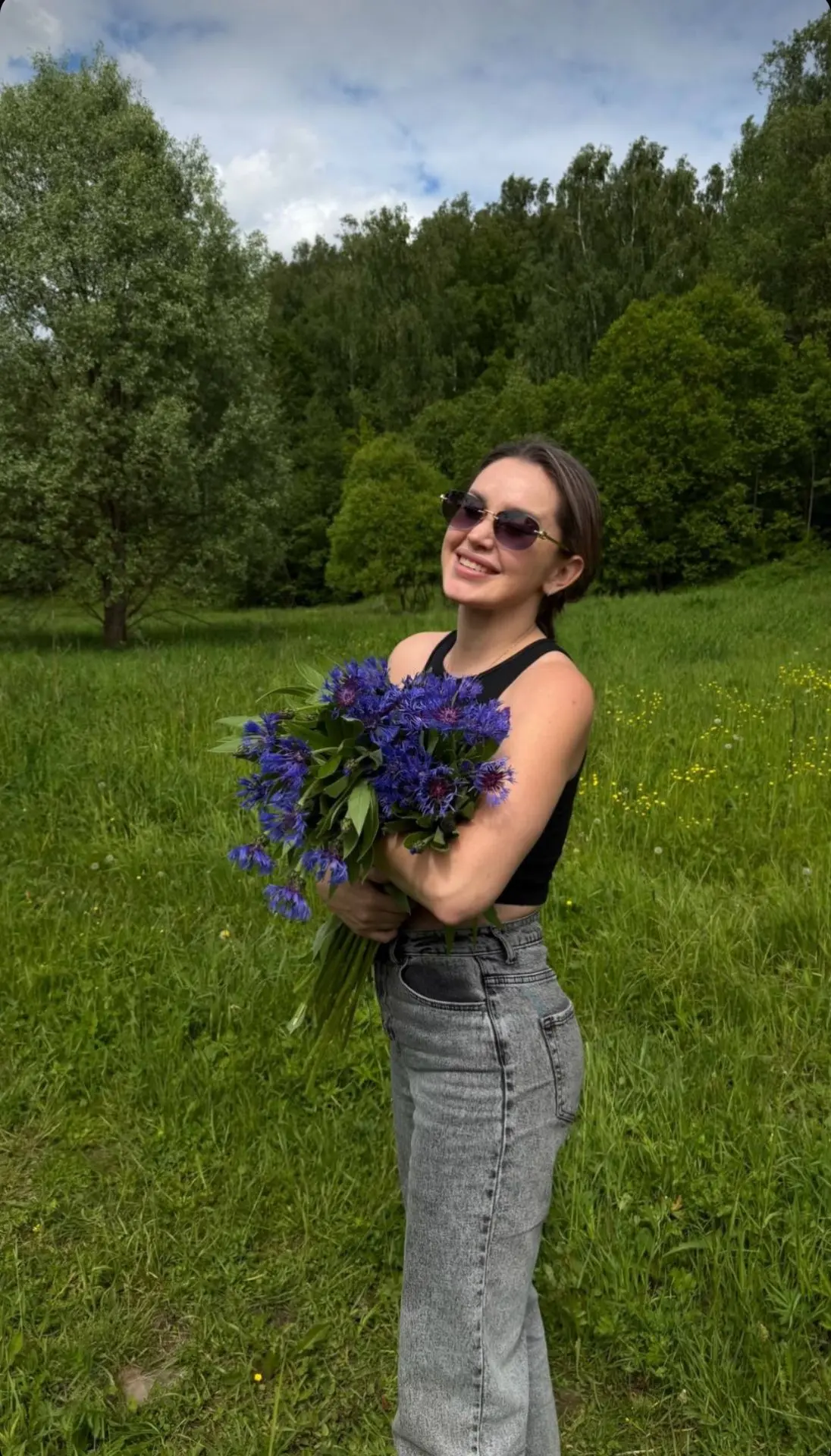 По дороге обратно из Питера мы проезжали мимо такого красивейшего поля, что я честно не выдержала...