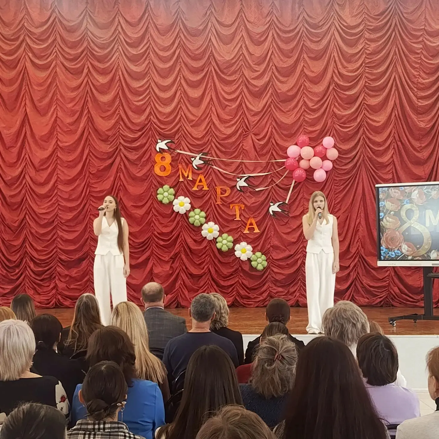 С ПРАЗДНИКОМ!  🌷Ярко!  🌷Весело!  🌷Творчески! 🌷Именно так прошел сегодняшний весенний день в нашем ли
