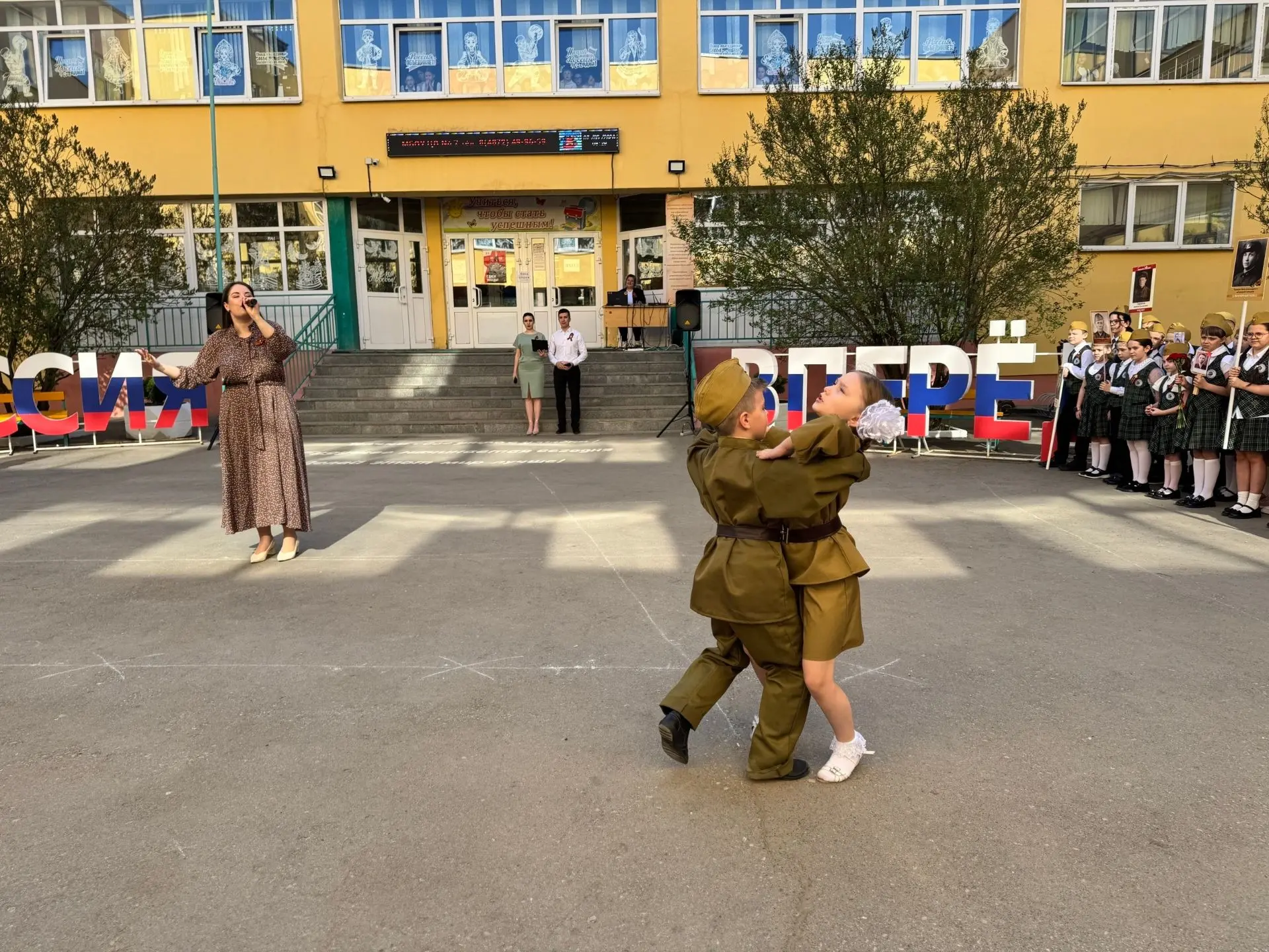 🇷🇺 С ДНЁМ ПОБЕДЫ!  Сегодня в главном корпусе Центра образования № 7 прошла грандиозная Линейка Побед