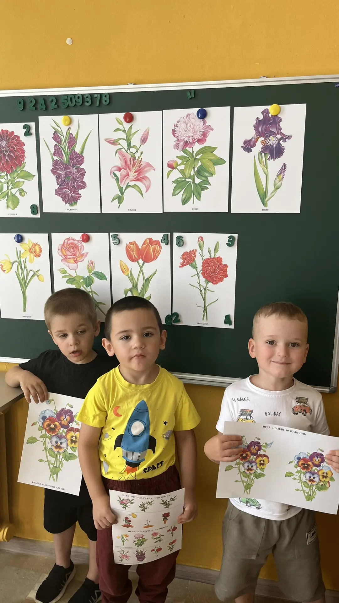☀️В группе «Семицветик» сегодня был особенный день — ребята рассматривали картинки с цв...