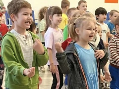 Лето в библиотеке — это не скучно!

Друзья, знаете, где этим летом кипит самая яркая жизнь? Конечно,
