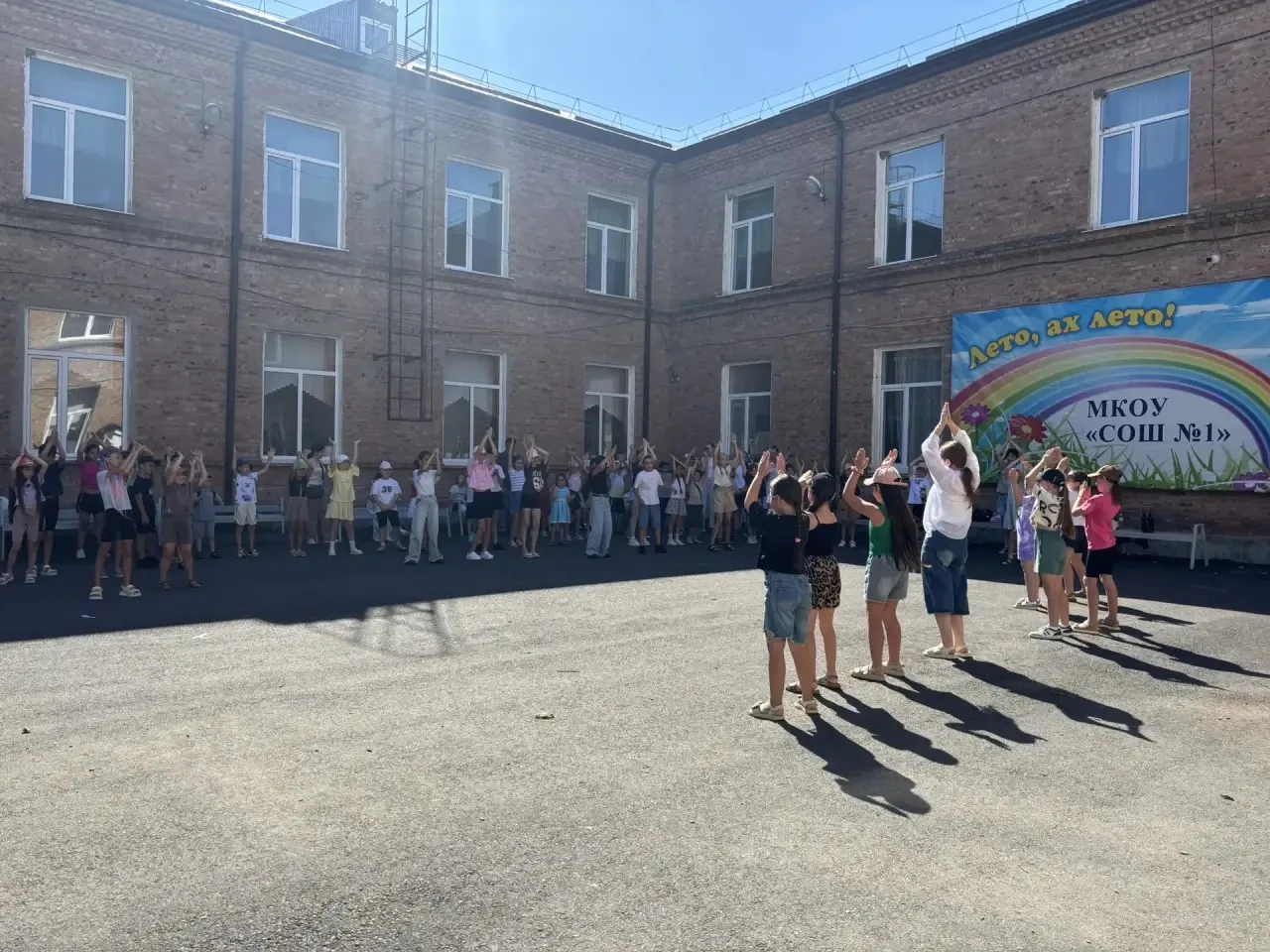 🎉 День добрых дел в лагере «Радуга», смена «Движение Первых: дерево дружбы»🎉

Сегодня в нашем лаге