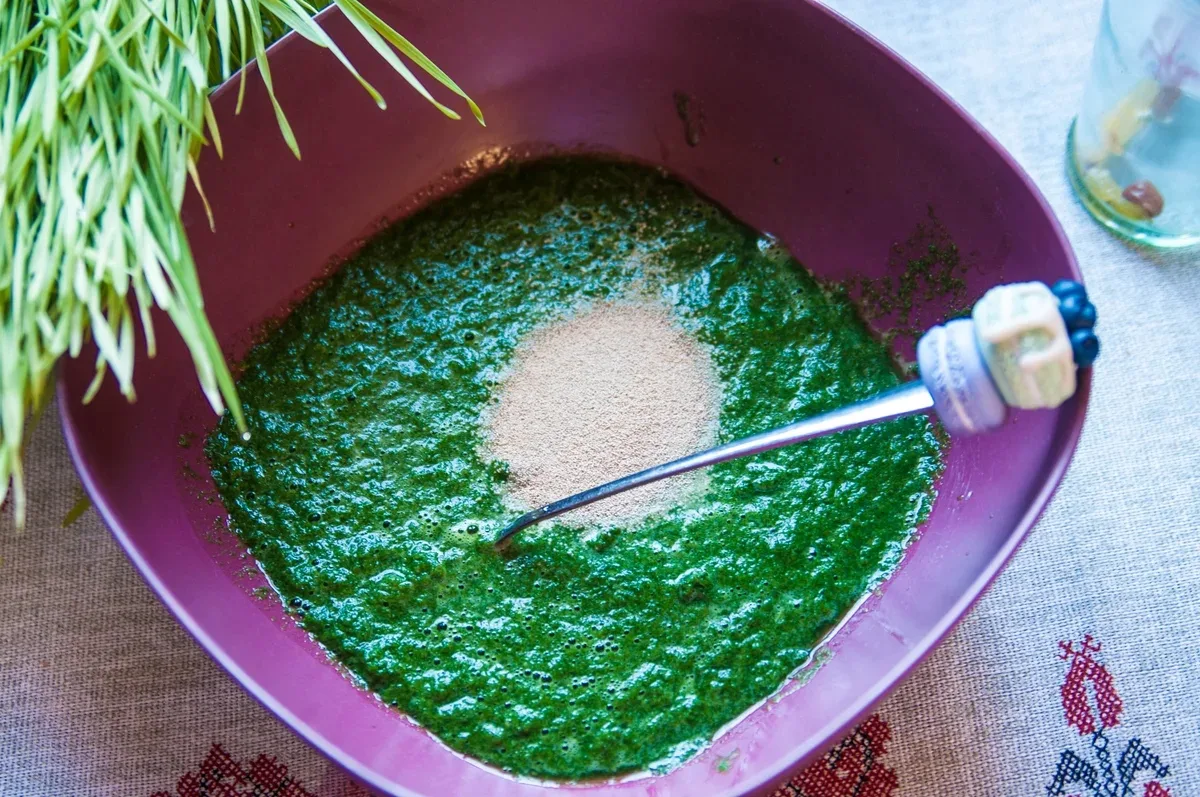 Крапивный хлеб. Необычно вкусно и очень красиво

Необыкновенно вкусный , ароматный, зеленый, им и го