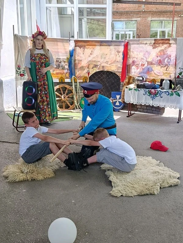 🎭 В пришкольном лагере «Радуга» прошло событие, которое запомнится надолго!
 
К нам приехал Казачий