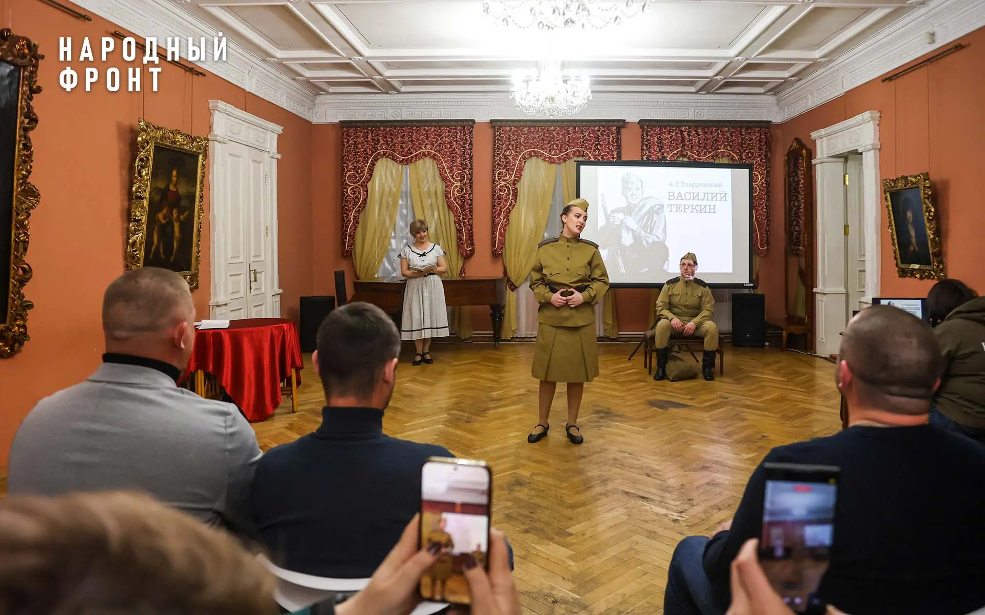 Мы вручаем его тем, кто своим трудом, ресурсами и сердцем доказывает: "Своих не бросаем".   Народный