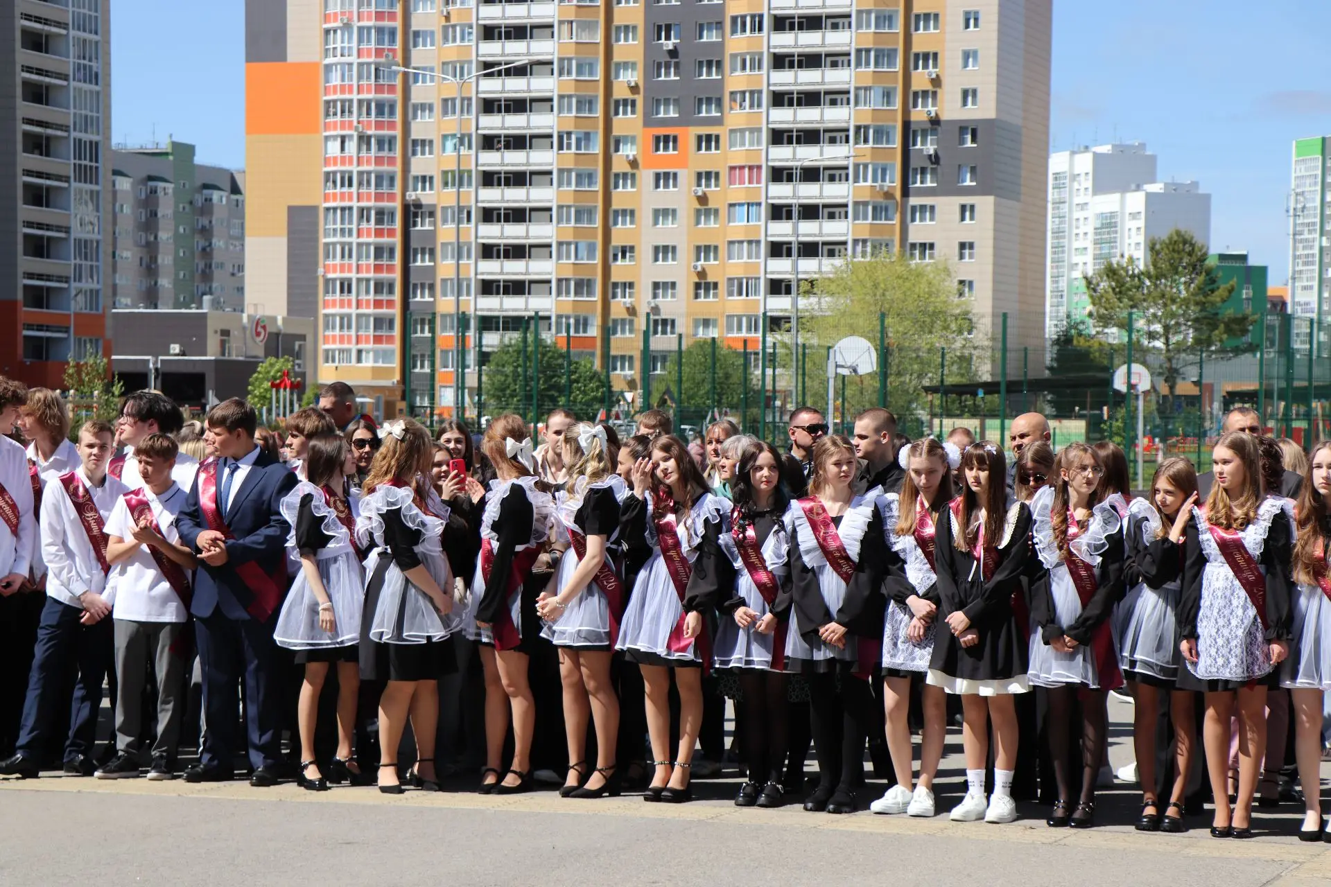 🛎В школах Барнаула прозвенели последние звонки  Сегодня, 26 мая, во всех общеобразовательных учрежде