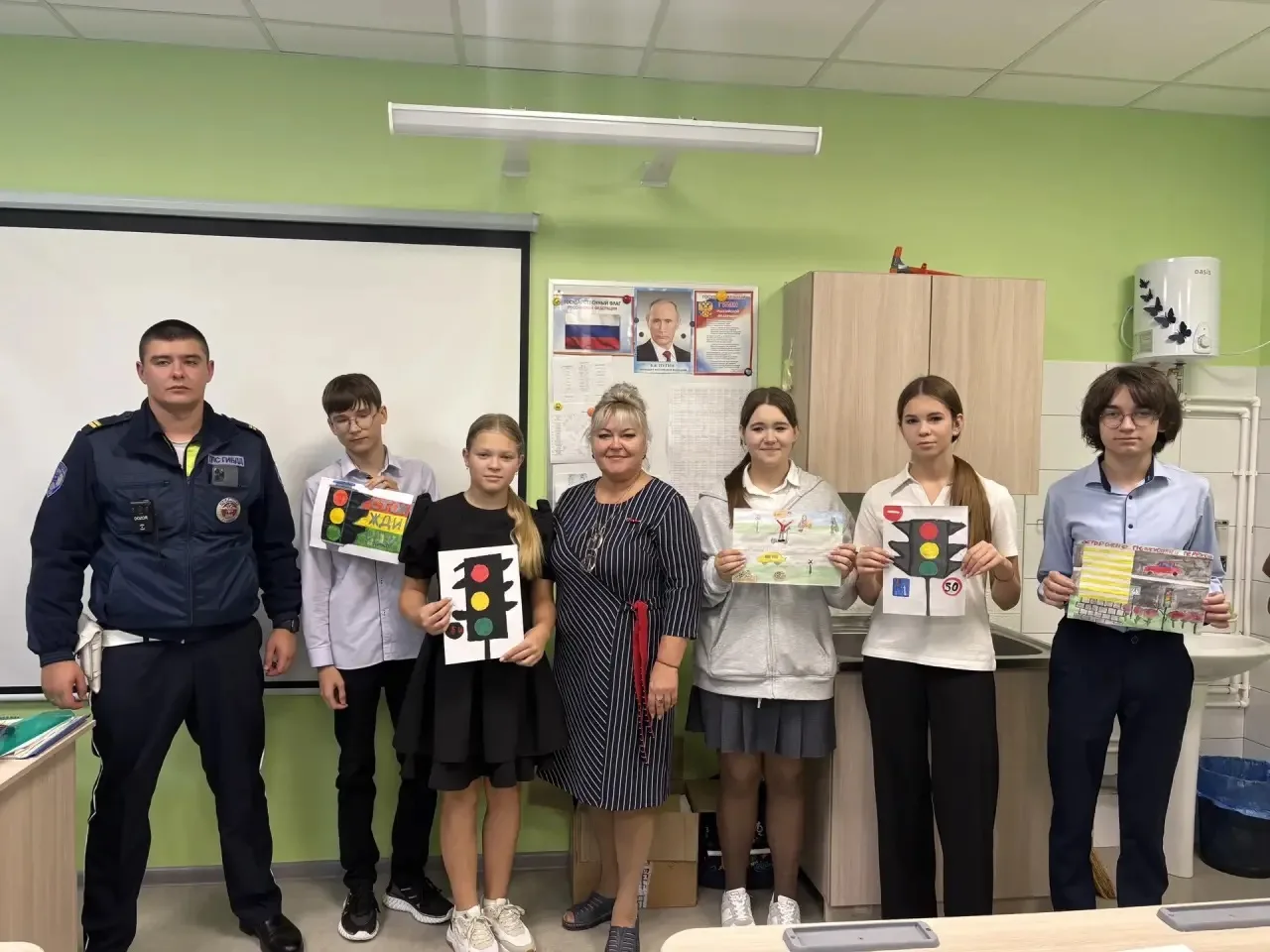 🚦 Викторина «Своя игра» по ПДД: школьники сразились за звание лучших знатоков дороги!