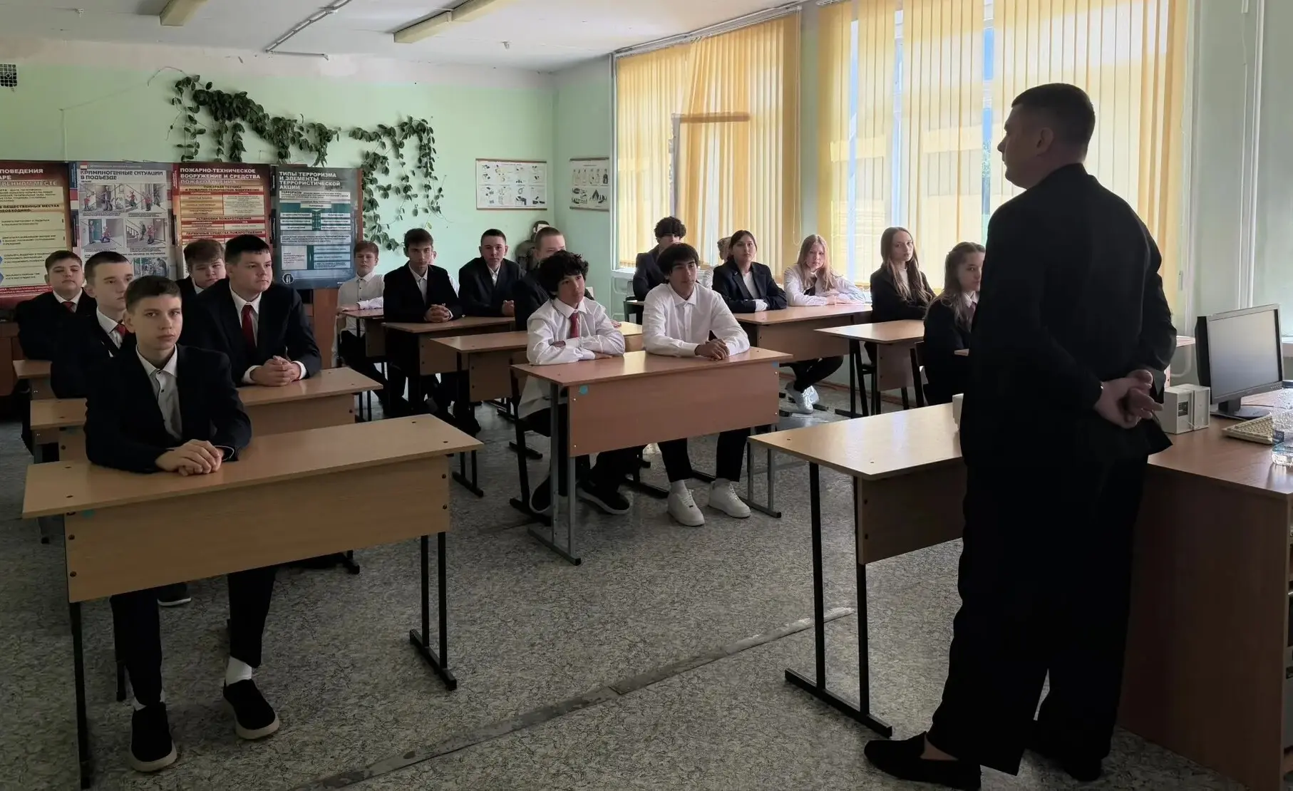 В Салмановской школе прошёл Всероссийский открытый урок по основам безопасности и жизне...