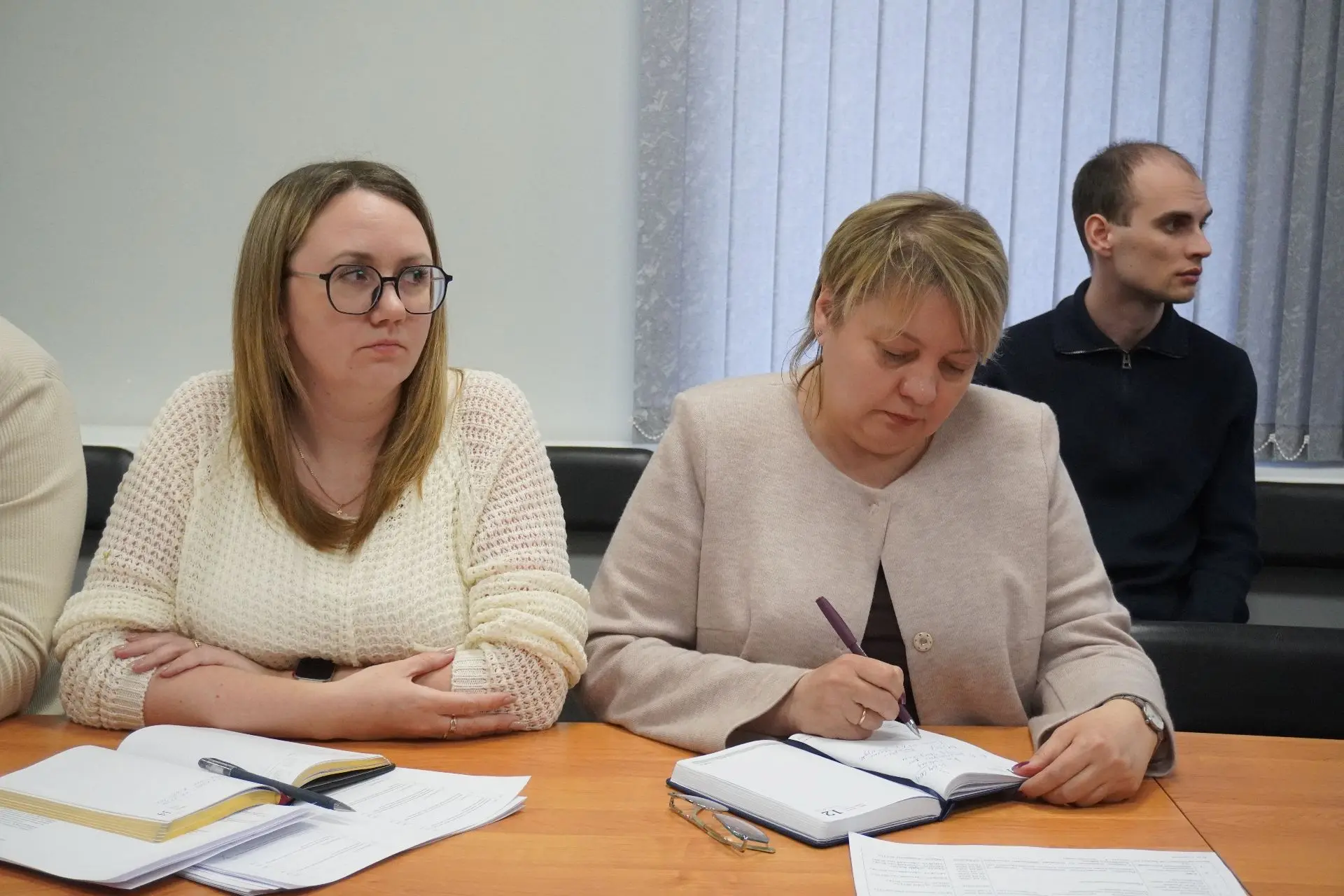 🎓В Барнауле систематизируют лучший опыт педагогов дополнительного образования  В комитете по образов