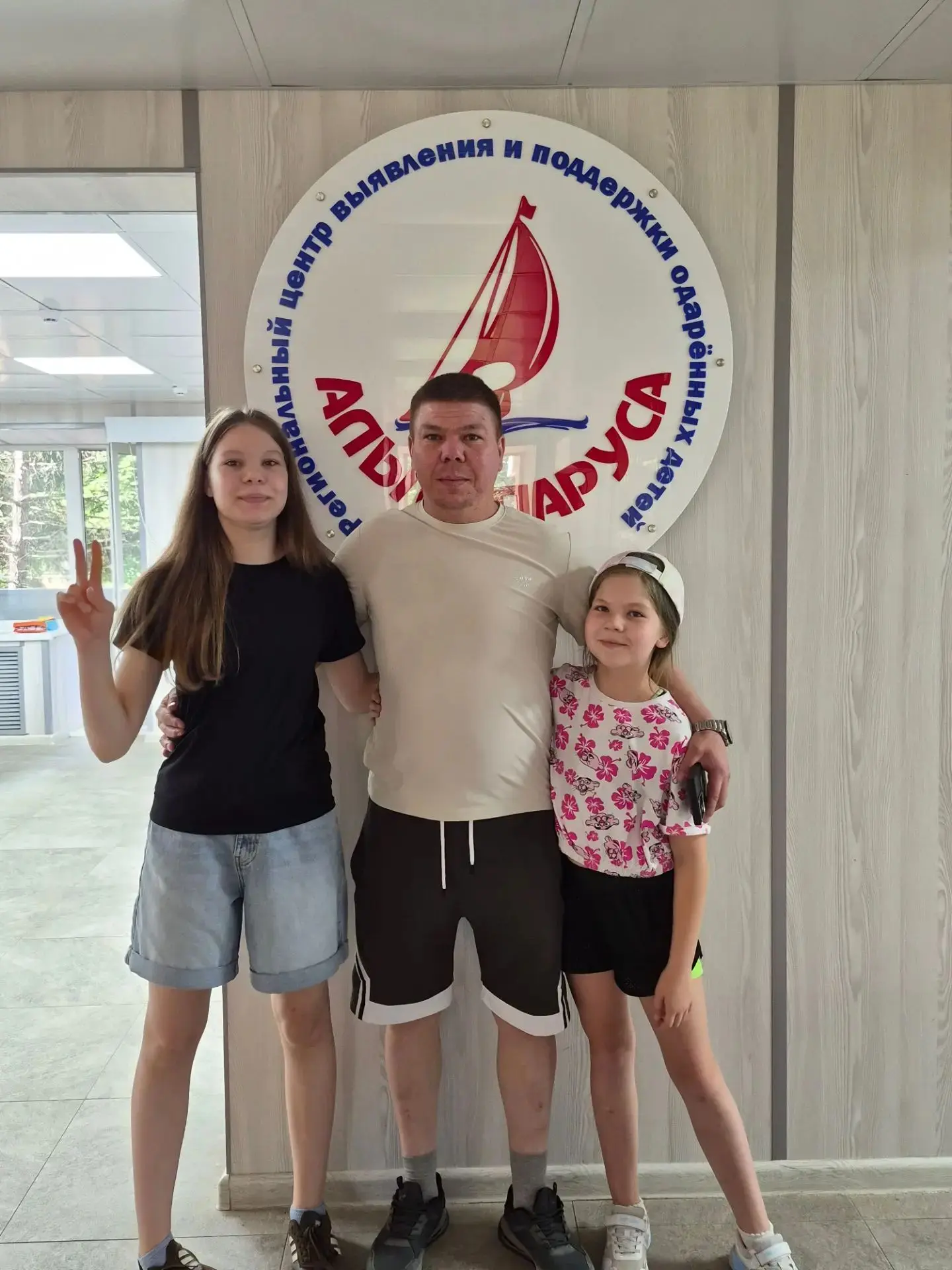 🤗 ЛетоВОбъективе23: открываем фотомарафон!

Солнце, море, дача или уютный вечер с книгой — лето у к