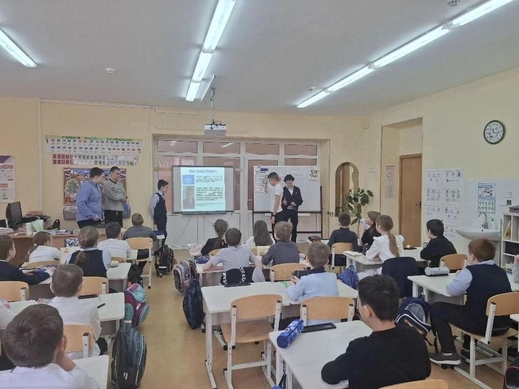 В честь Дня Земли 7Е класс отправился к своим наставляемым из  3Г класса и провел с ребятами интерак