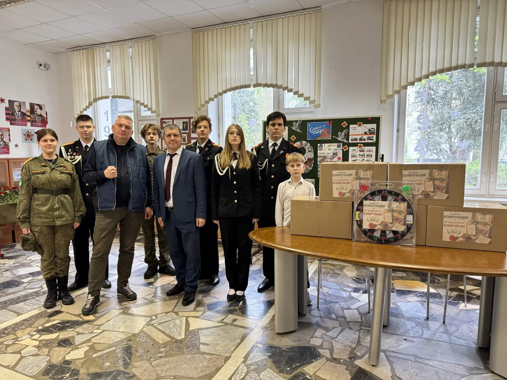 Уважаемые военнослужащие!  От имени сотрудников нашей школы, школьников и их родителей выражаем вам 