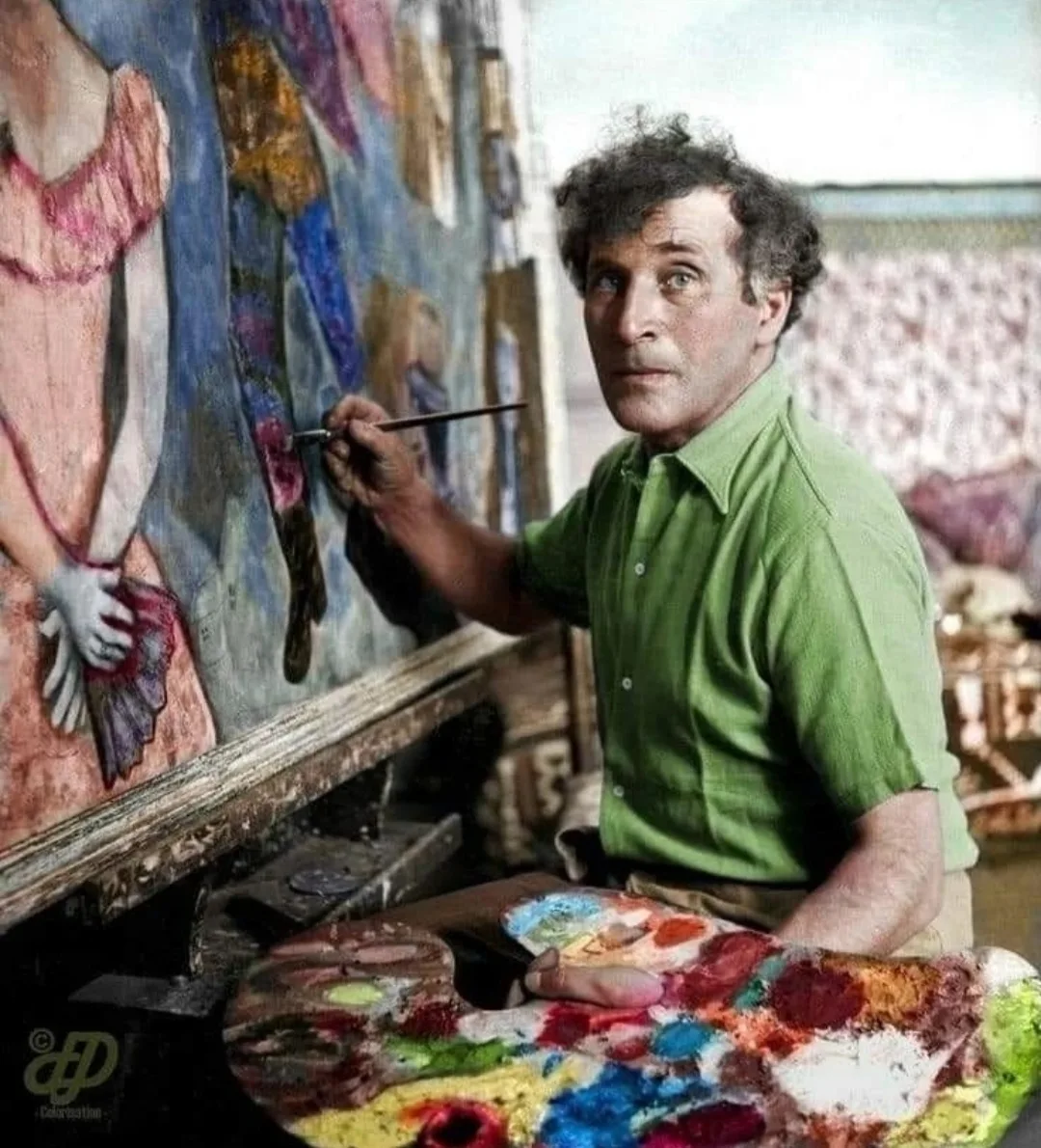 🎨