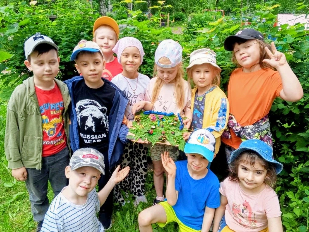 Лето- время удивительных открытий. 
Ребята из группы "Радуга" превратились в настоящих юных энтомоло