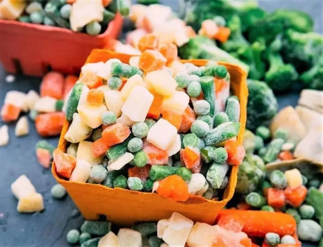 Сколько на самом деле можно хранить продукты в морозилке?🤔

Большинство фруктов и овощей — не больш