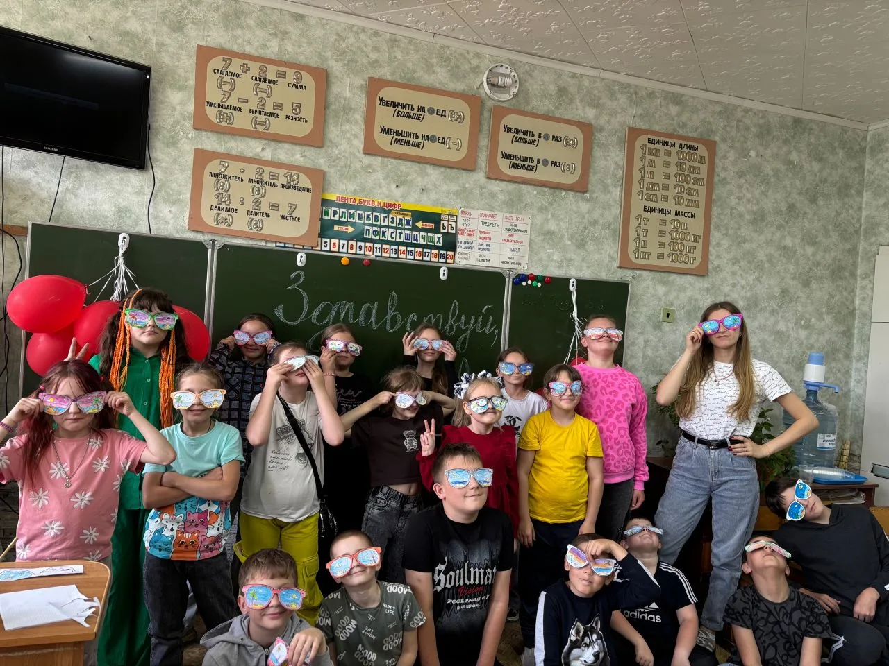 В День защиты детей в МБОУ Платовской СОШ начал свою работу пришкольный лагерь. «Непоседы»