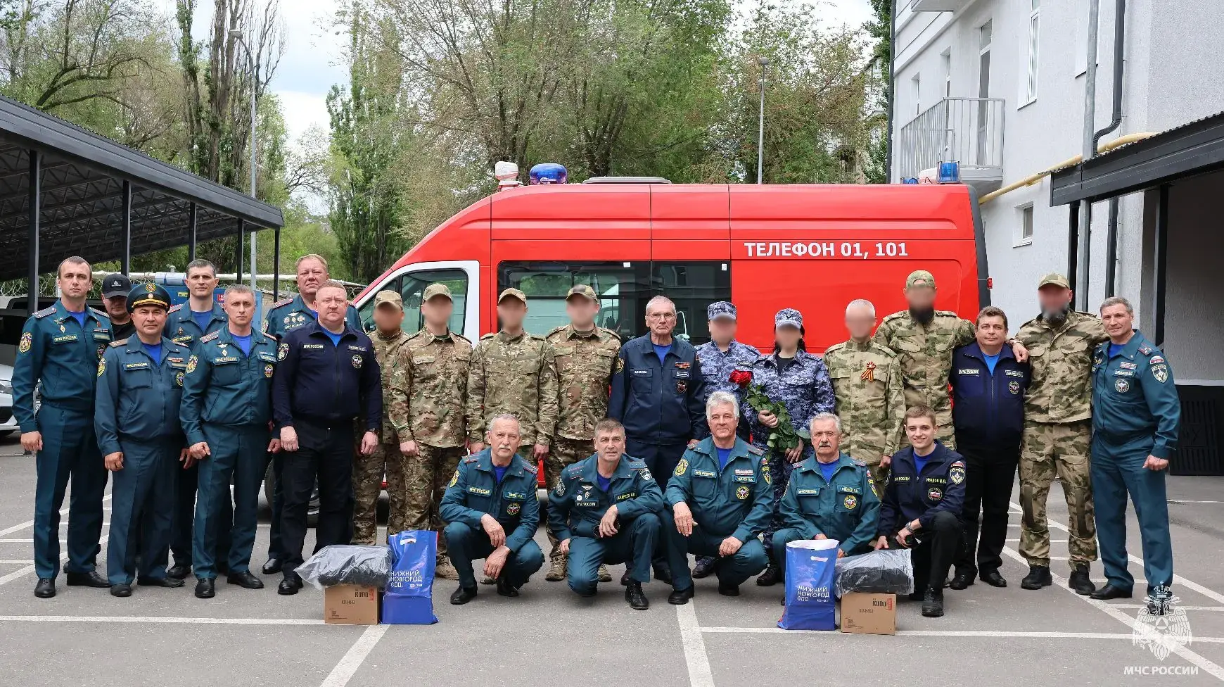 Агитбригада ветеранов МЧС России с концертной программой посетила Запорожскую область  В ГУ МЧС Росс