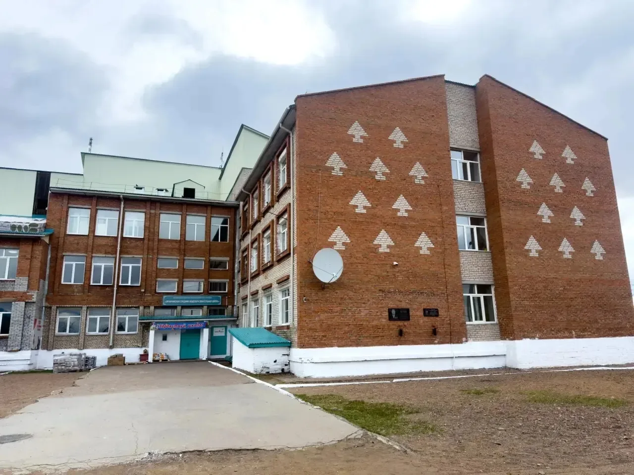 Добрый день, дорогие земляки!   Сегодня работаю в Заиграевском районе. Посмотрел, как идет ремонт Эр