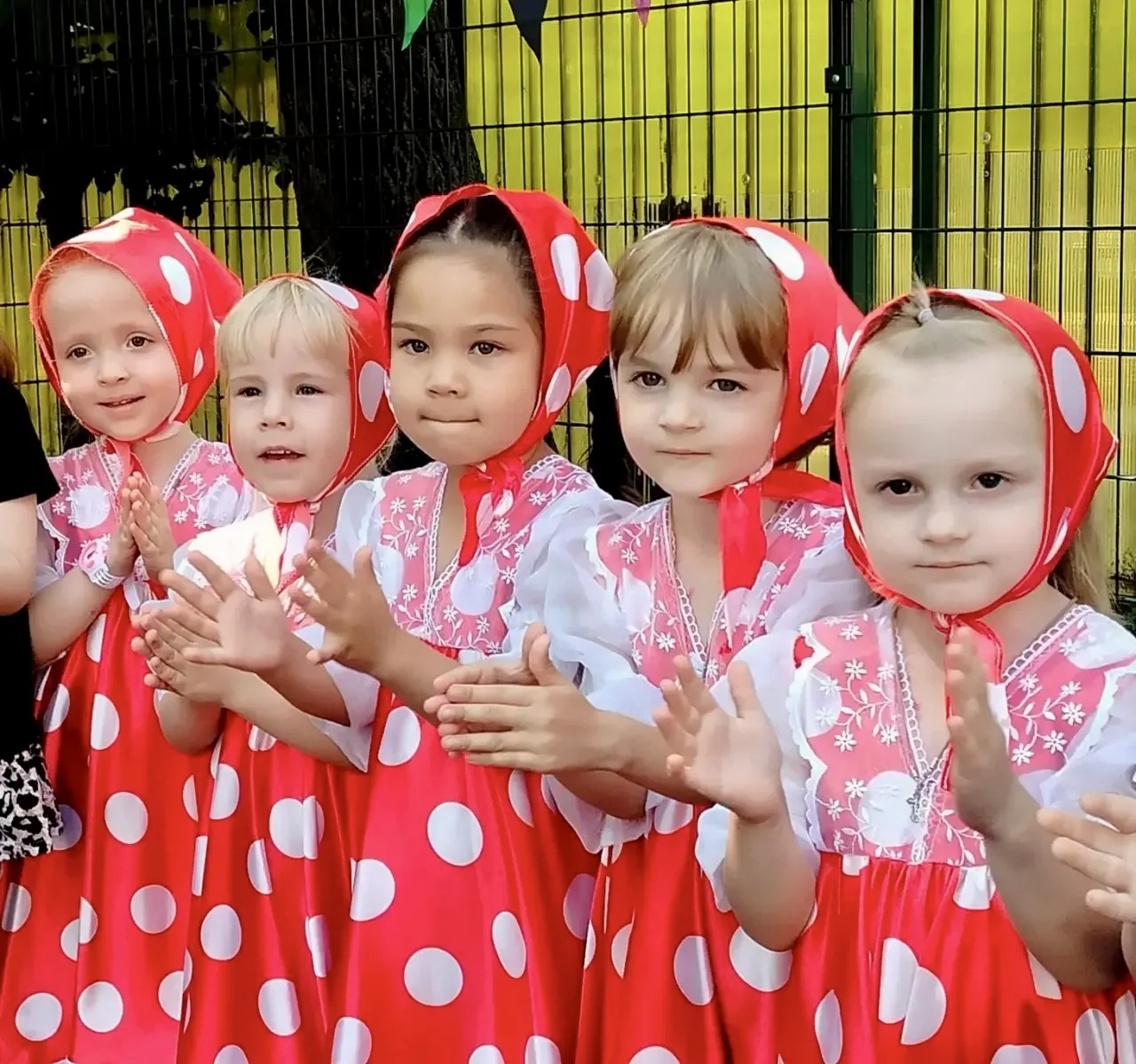 🇷🇺 Маленькие патриоты большой страны!

В преддверии праздника в наших дошкольных отделениях состоя