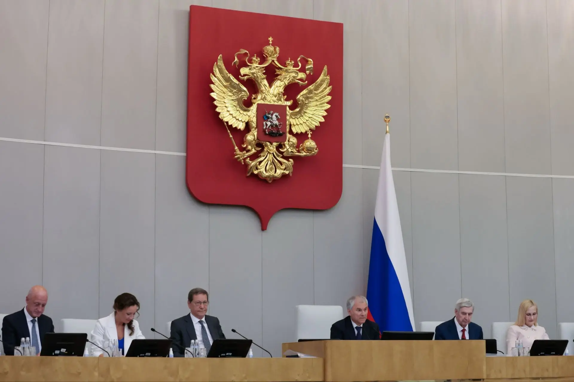 Госдума приняла очередной закон по совершенствованию миграционного политики