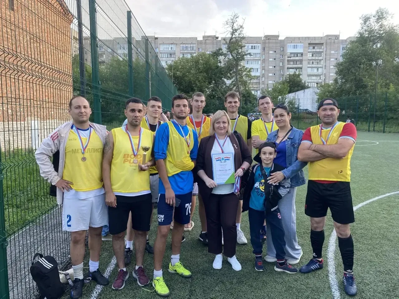 Ура! Наши папы снова в тройке лидеров! 🏆👏 
Команда отцов из Детского сада № 340 показала высший кл