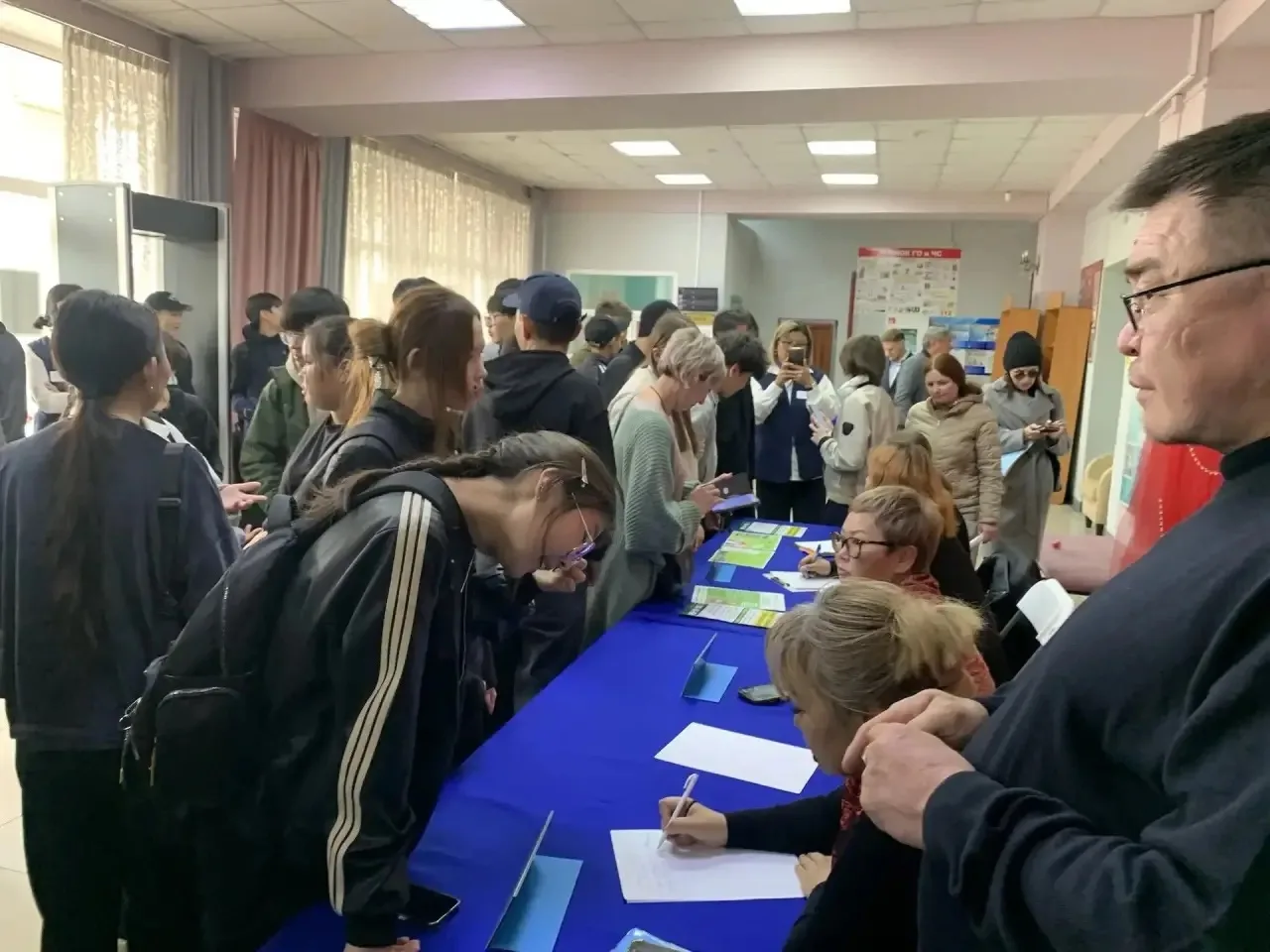 Лето для подростков: не только отдых, но и первая работа   15 мая 2026 года в культурно-досуговом це