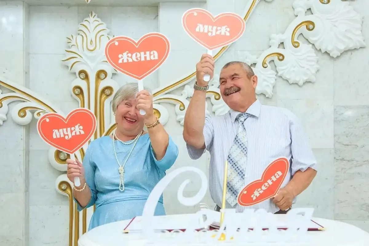 👰 Золотая свадьба в Нижнекамске

Михаил и Мария Зайцевы из Нижнекамска отметили 50 лет брака в Двор