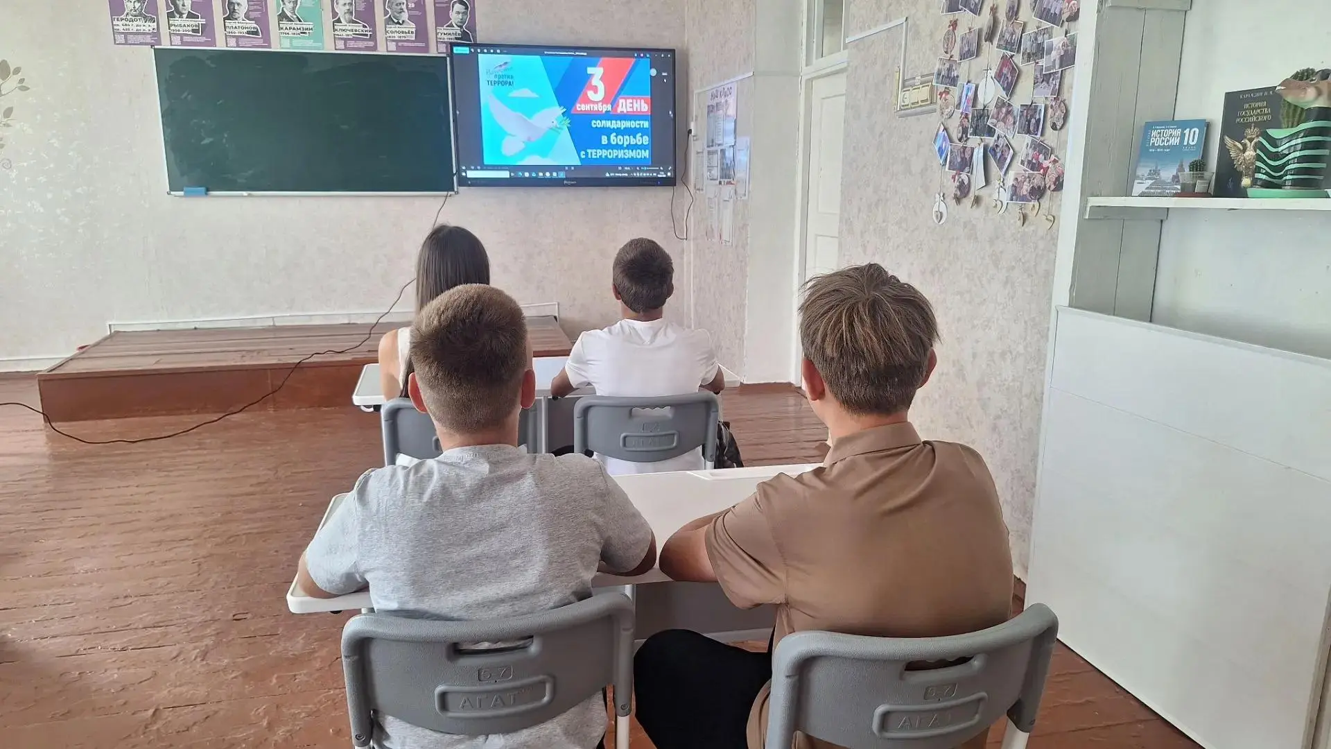 Сегодня в 9 классе Сергеева Любовь Петровна  провела классный час, посвященный Дню соли...
