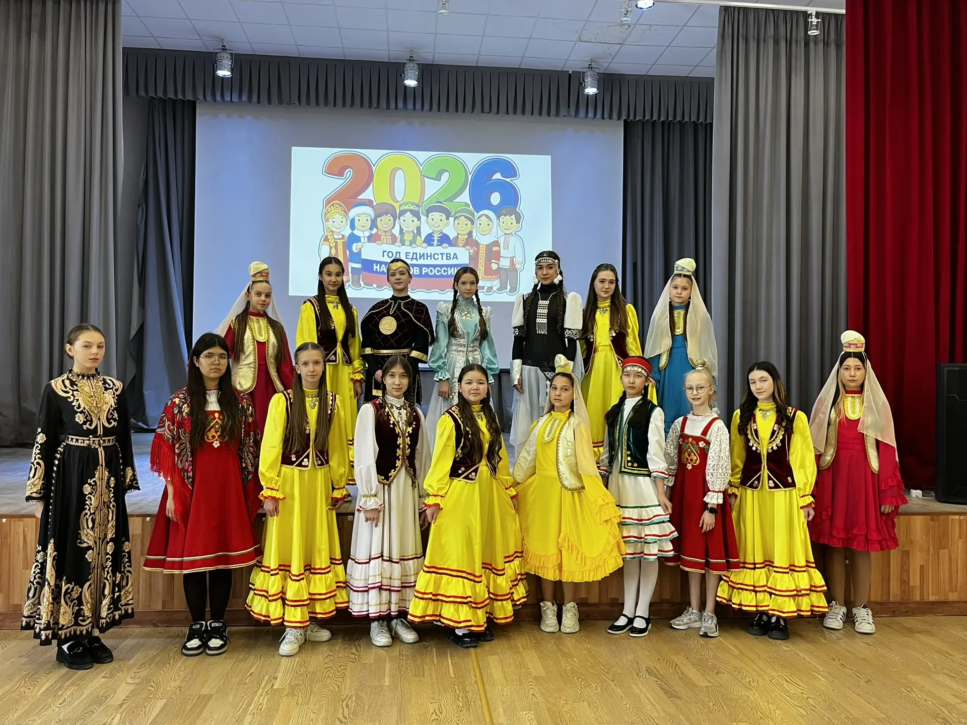 👘Сегодня наш лицей поддержал акцию «Учусь в национальном костюме». Учащиеся совместно с классными ру