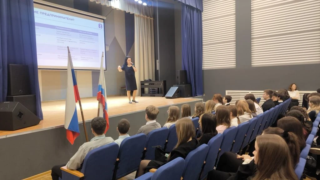 16 марта в рамках урока "Разговоры о важном" перед учениками 7-ых, 9-ых, 10-ых и 11-ых классов с тем