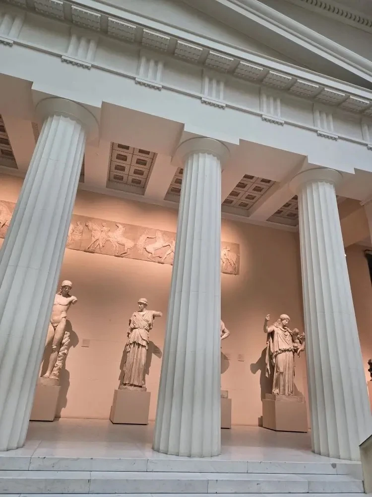 КАНИКУЛЫ С ПОЛЬЗОЙ!   🏛️24 февраля ученики 5 «А» класса вместе с классным руководителем Лазаревой Ал