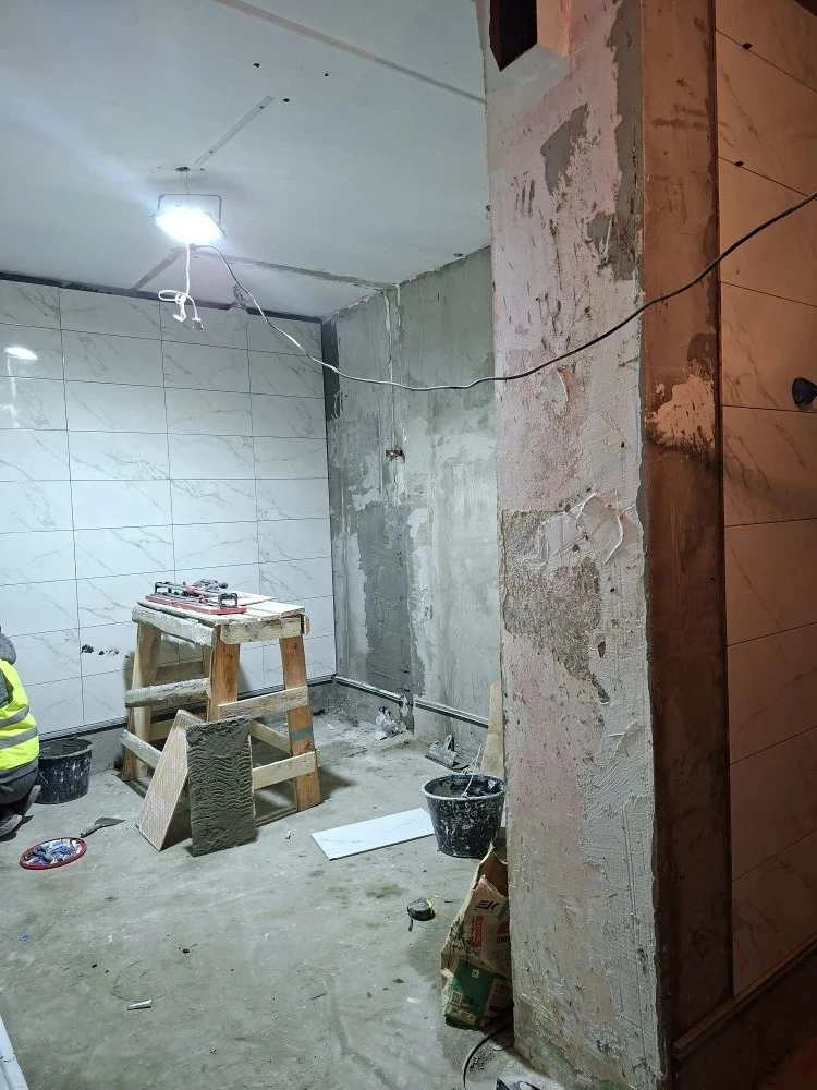 🏗НОВОСТИ КАПРЕМОНТА  Ремонтные работы в МБОУ «СОШ №56» продолжаются.   Сегодня на еженедельном совещ