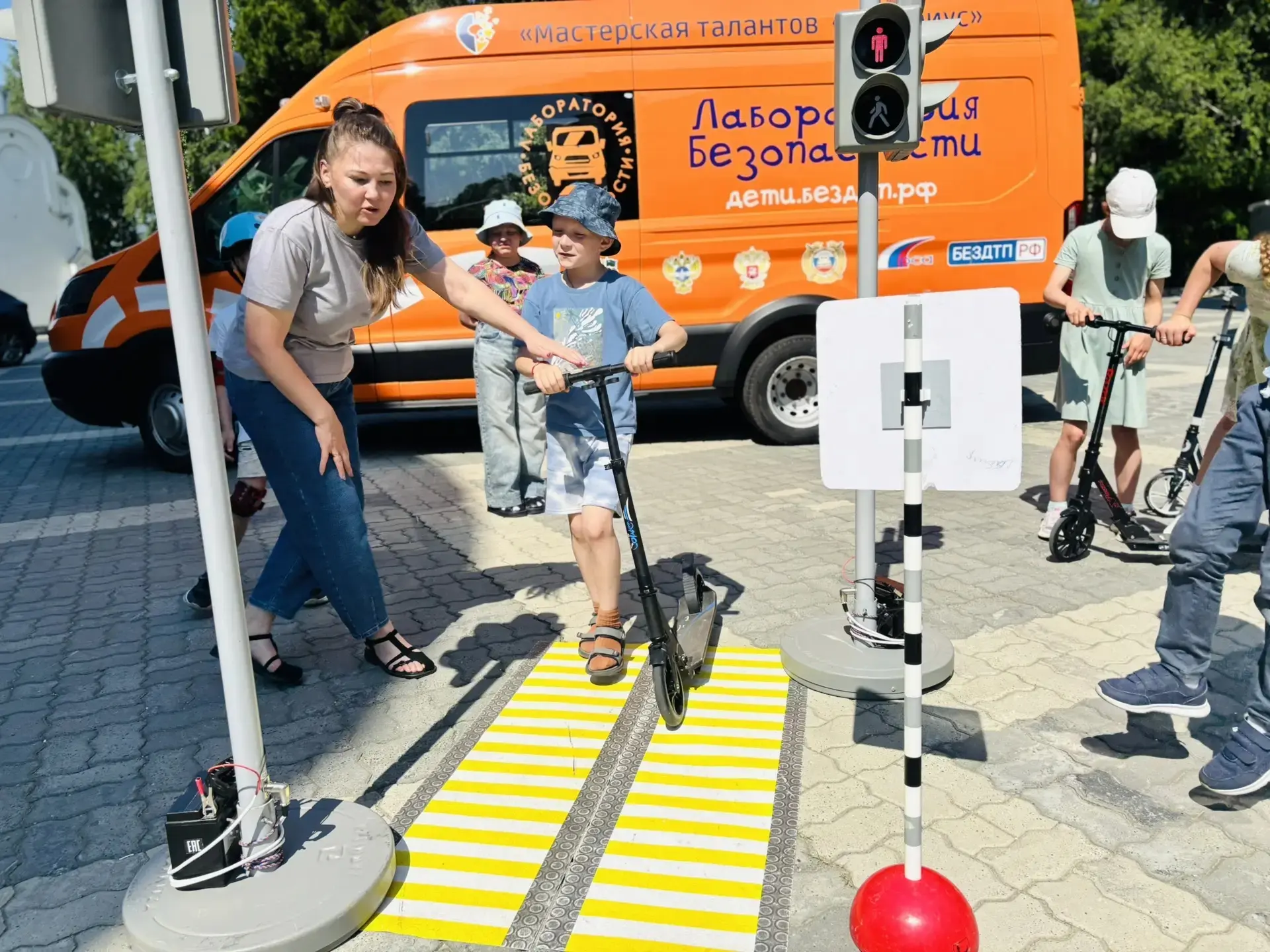 В Югре проходят увлекательные мероприятия по безопасности дорожного движения

✅️Юные жители региона 