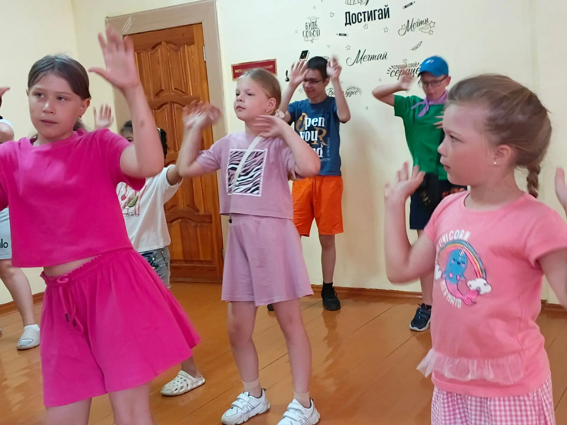 🎭  Как за один день стать и художником, и артистом? Легко, если ты в «ИНШколярике»!

Сегодня наш ла