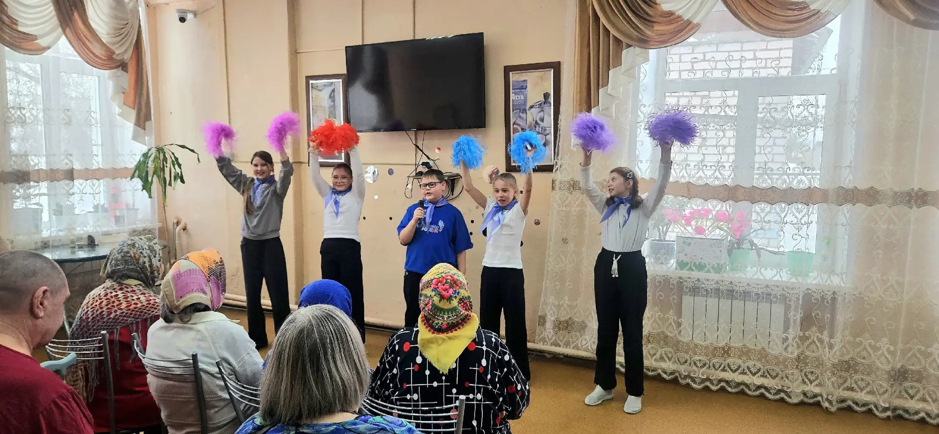 ПРАЗДНИК ВЕСНЫ💐  💫В преддверии весеннего праздника  - 8 марта обучающиеся Первомайской средней школы