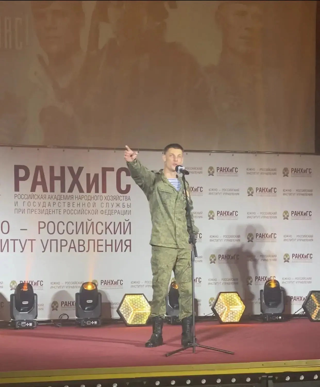 🇷🇺 «Победили тогда – победим и сейчас!»: ученики школы №15 Батайска стали участниками патриотическог