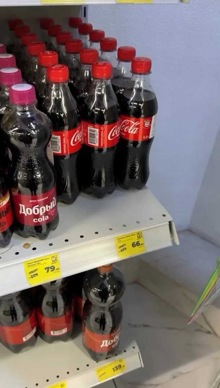 ⚡️ В российских магазинах сложилась неожиданная ситуация: импортная Coca-Cola оказалась...