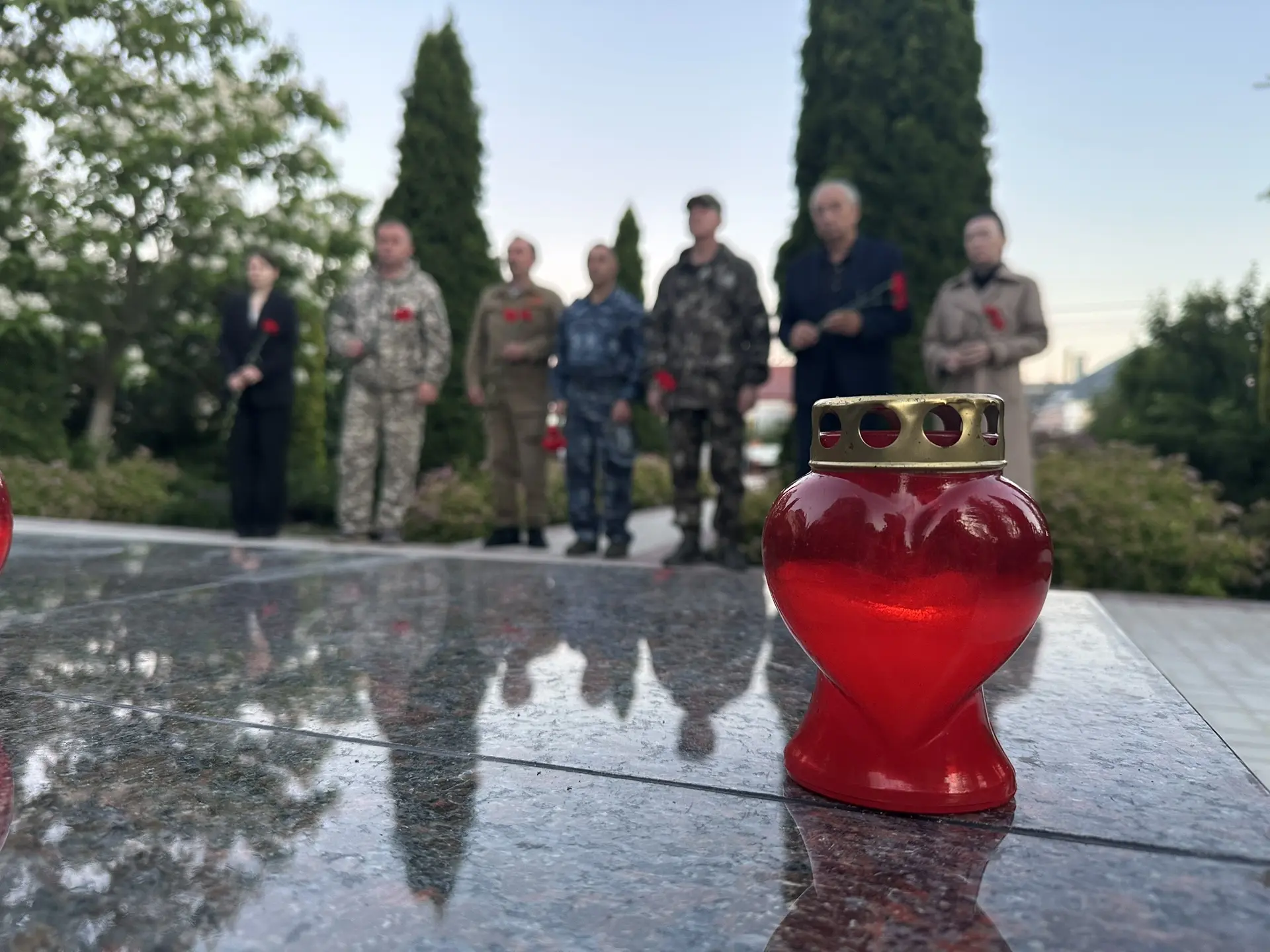 В День памяти и скорби, 22 июня, в Отрадном провели акцию «Свеча памяти». В ней приняли участие глав