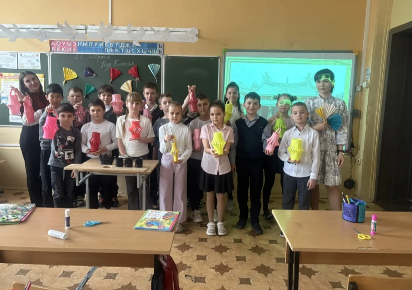 28 марта наша школа превратилась в настоящий уголок Китая, когда состоялся яркий и познавательный Де