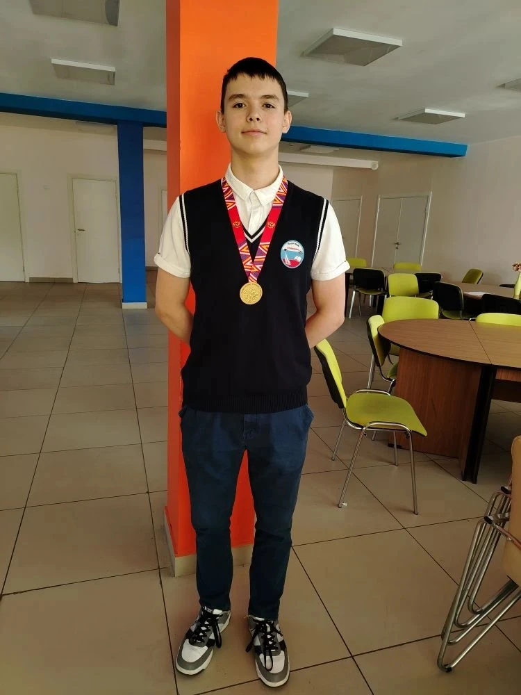🎉 Гордимся нашим чемпионом! 🎉  У нас потрясающие новости!  Симонов Кирилл, ученик 8 «Б» класса, стал