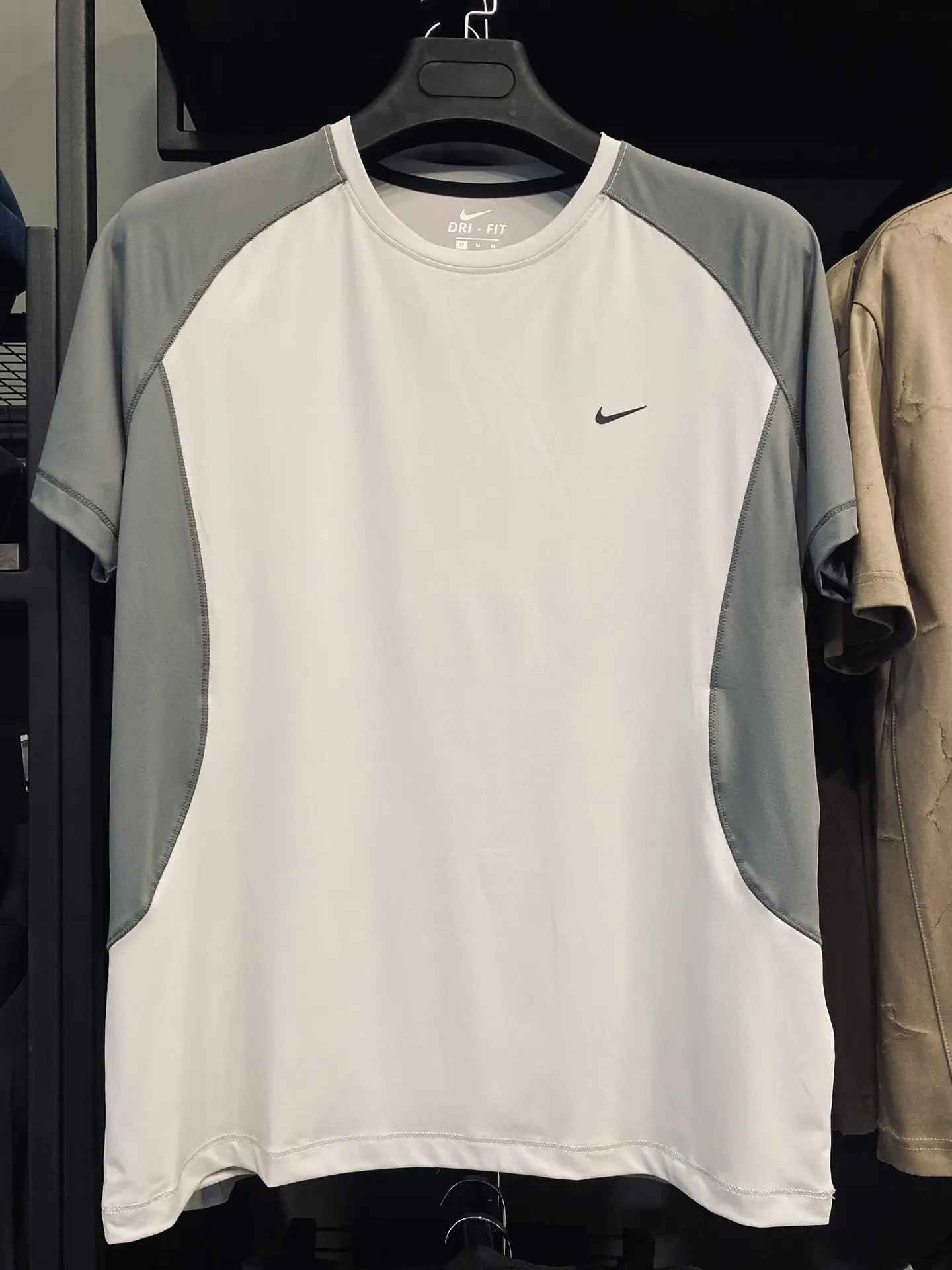 Футболка Nike 🔥

☑️Материал: холодок
☑️Размеры: 46, 48, 50, 52, 54

Цена - 1800 р. 

✨Quality sport