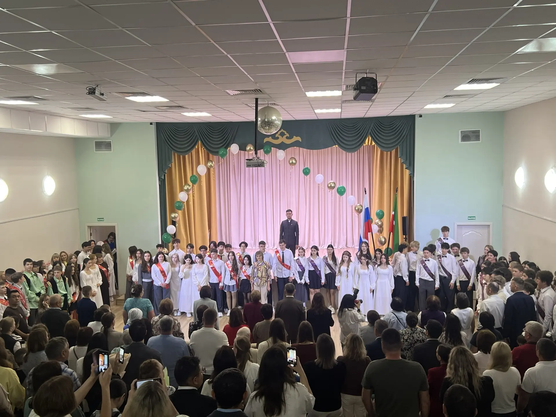 🔔 У наших девятиклассников сегодня тоже прозвенел последний звонок. Для кого-то он станет последним 