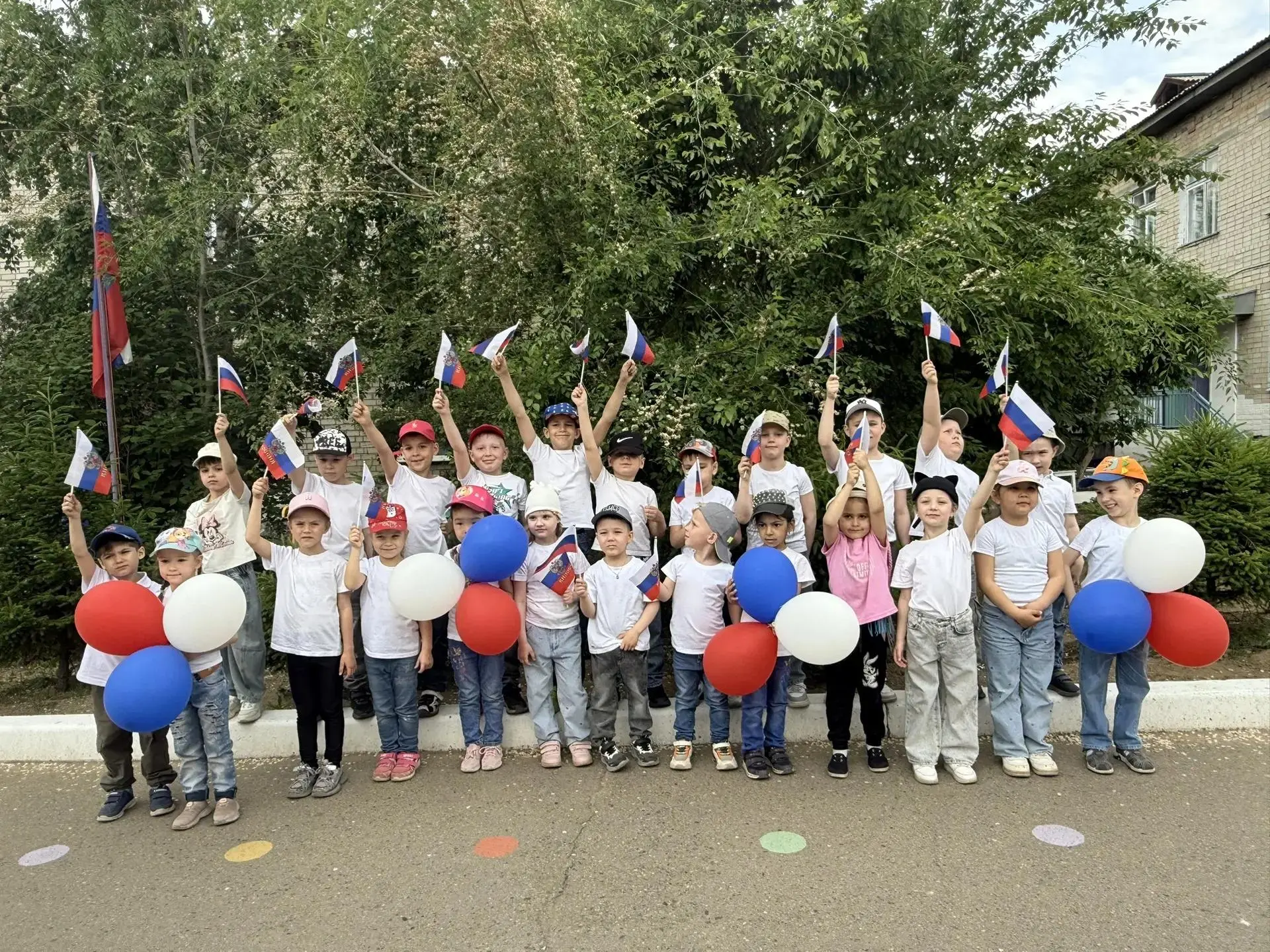 В преддверии Дня России в детском саду №28 прошли тематические дни, посвящённые этому замечательному