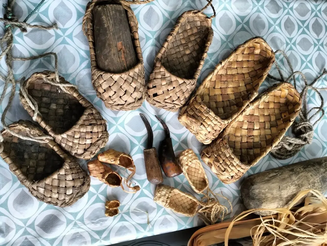 👣 Весёлый лапоть: окунёмся в старину! 👣

Сегодня ребята летнего лагеря Дома детского творчества по