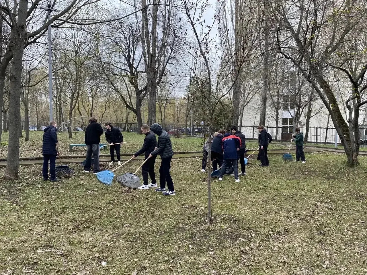 🌿 Весенний субботник в основном корпусе: вместе делаем школу чище  На этой неделе в основном корпусе