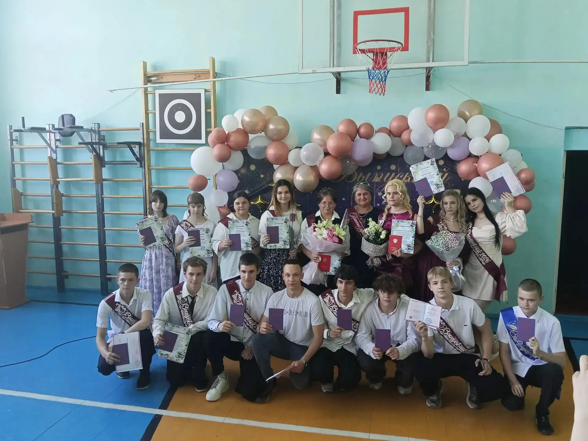 ✨Дорогие выпускники 9 класса!

От всей души поздравляю вас с 
завершением важного этапа — 
окончание
